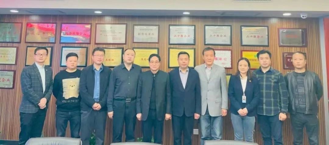 秦商百人會(huì)、西安建筑安裝協(xié)會(huì)蒞臨立豪集團(tuán)交流座談